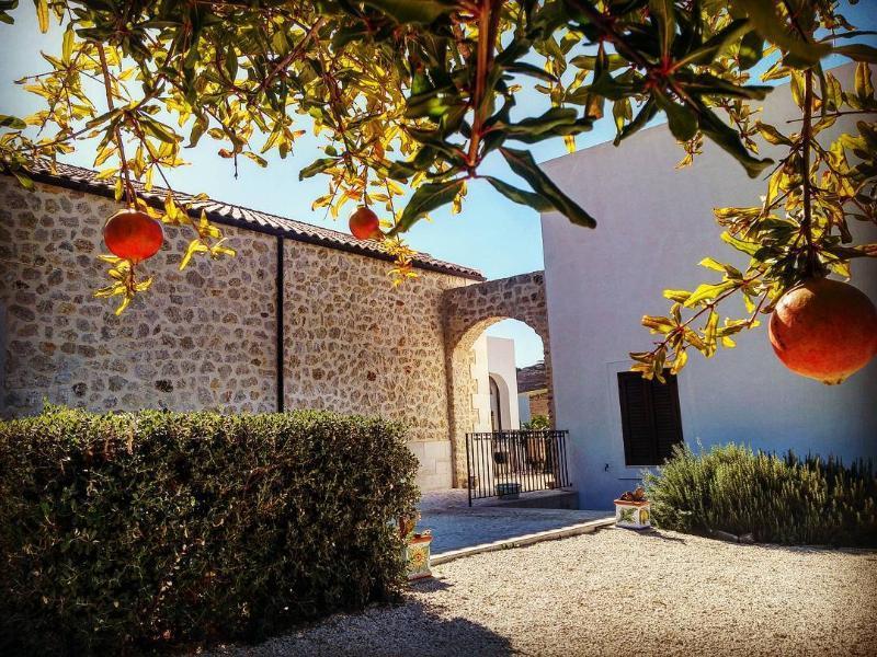 Borgo Giallonardo Wine Relais Реальмонте Экстерьер фото