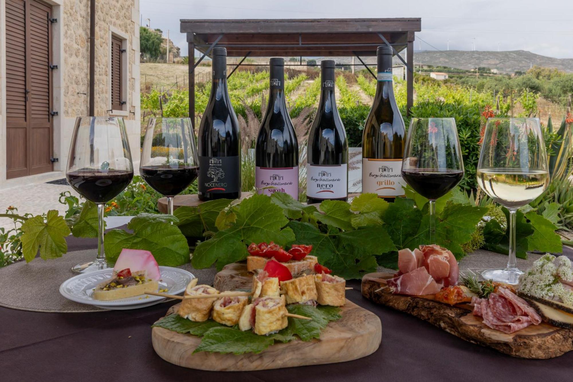 Borgo Giallonardo Wine Relais Реальмонте Экстерьер фото